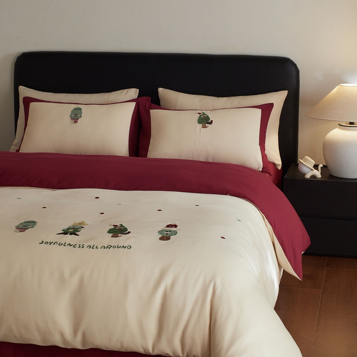 91家纺网 家纺一手货源 找家纺 风向标家纺 2025新款透气软织提花磨毛卡通毛巾绣四件套-风格三 圣诞小怪兽