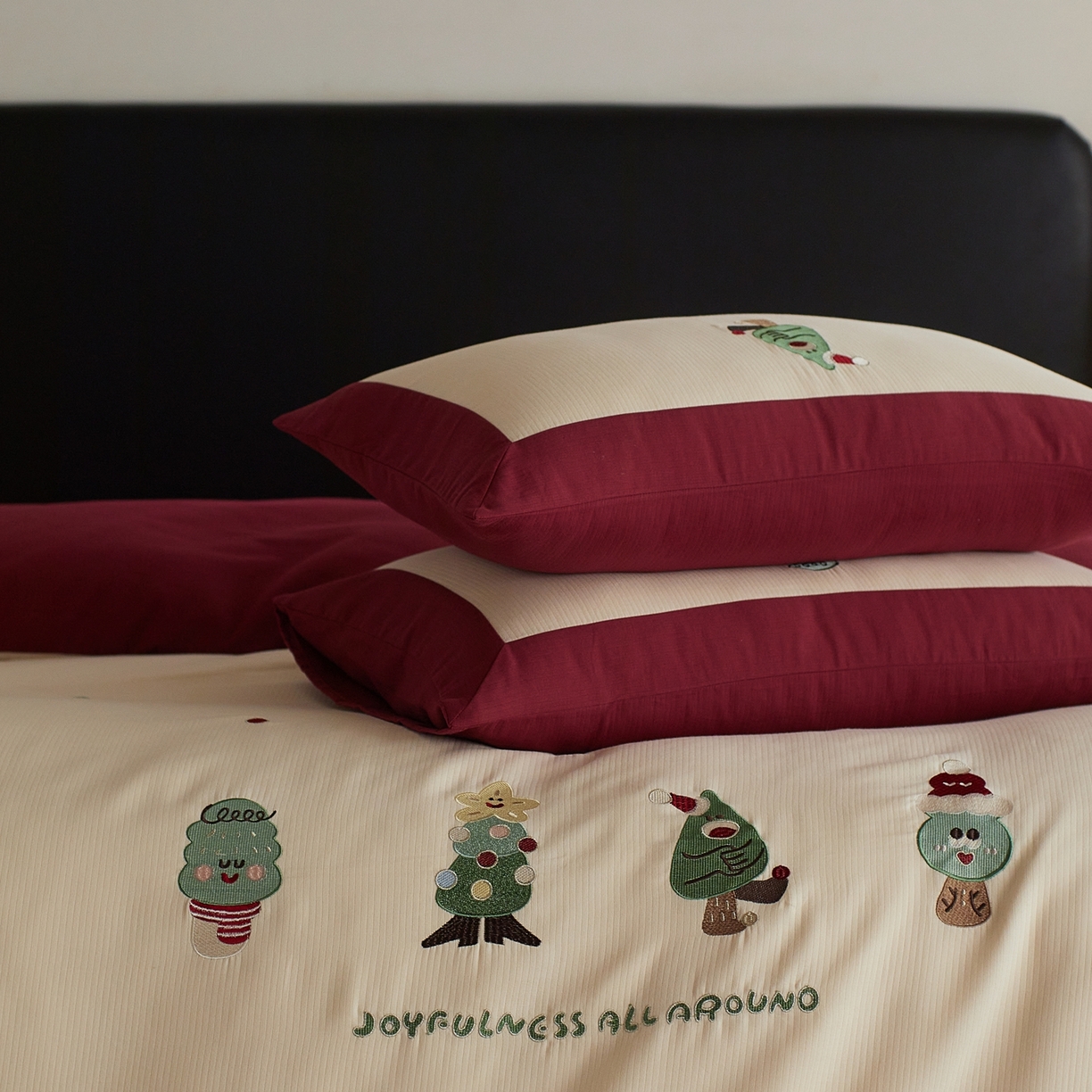 91家纺网 家纺一手货源 找家纺 风向标家纺 2025新款透气软织提花磨毛卡通毛巾绣四件套-风格三 圣诞小怪兽