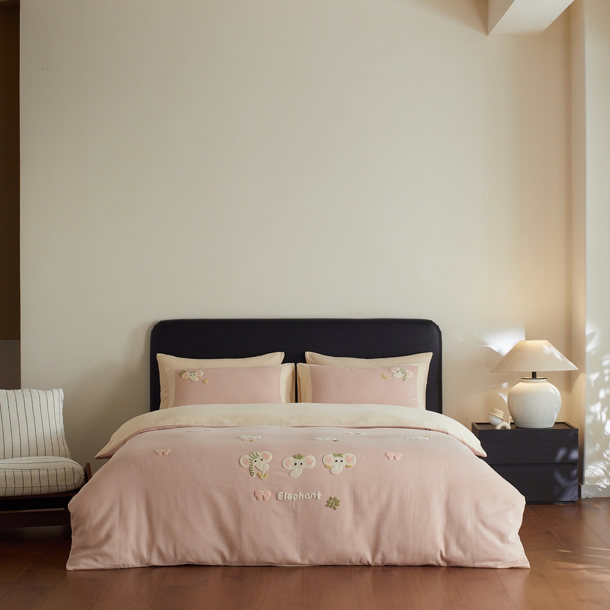 91家纺网 家纺一手货源 找家纺 风向标家纺 2025新款透气软织提花磨毛卡通毛巾绣四件套-风格三 云朵小象