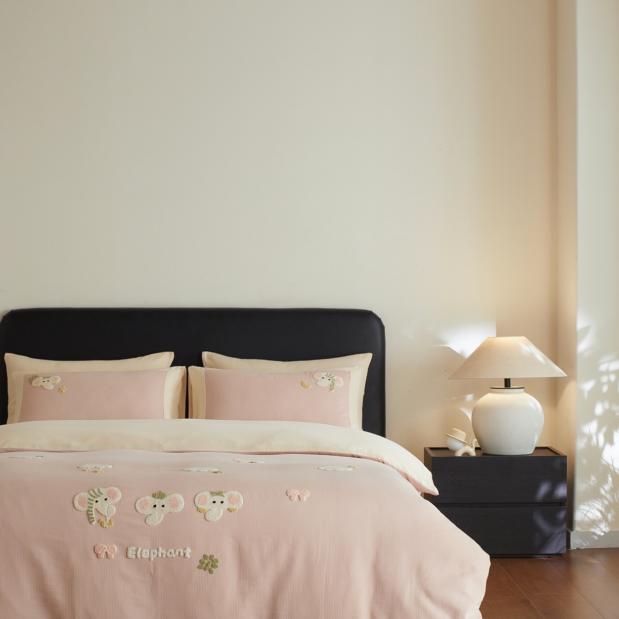 91家纺网 家纺一手货源 找家纺 风向标家纺 2025新款透气软织提花磨毛卡通毛巾绣四件套-风格三 云朵小象