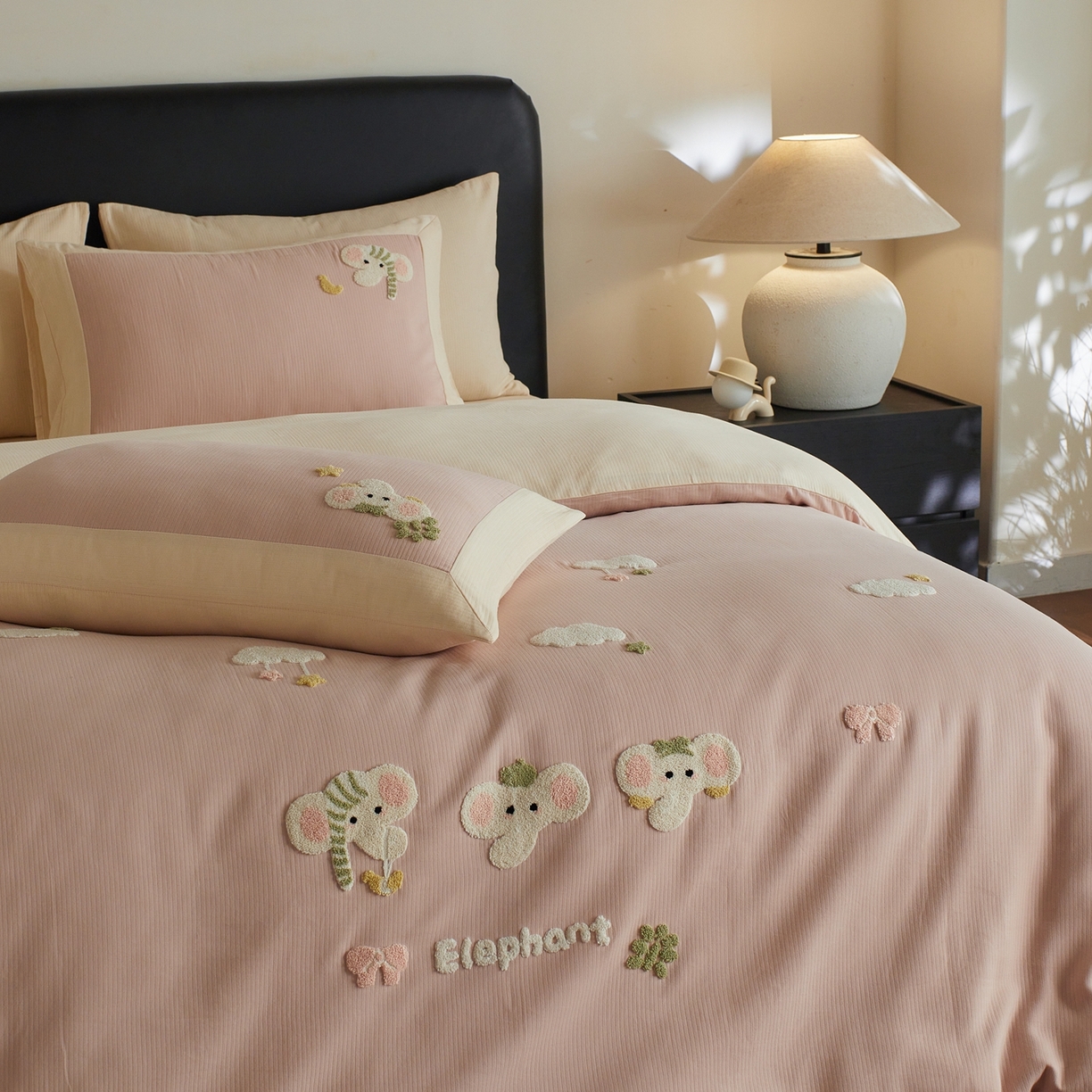 91家纺网 家纺一手货源 找家纺 风向标家纺 2025新款透气软织提花磨毛卡通毛巾绣四件套-风格三 云朵小象