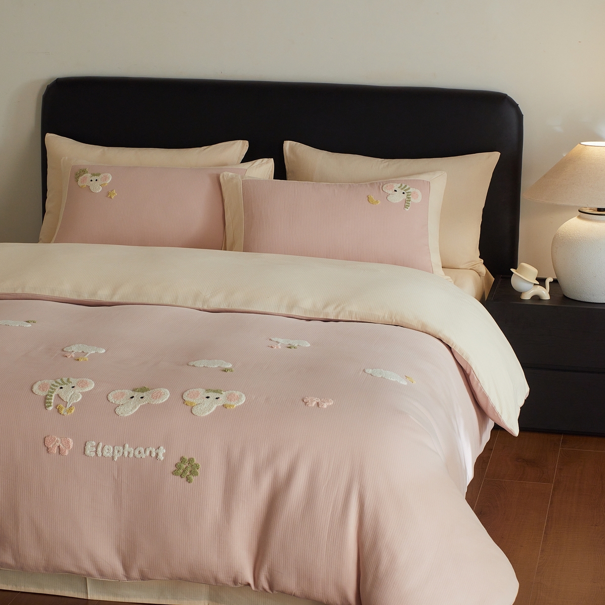 91家纺网 家纺一手货源 找家纺 风向标家纺 2025新款透气软织提花磨毛卡通毛巾绣四件套-风格三 云朵小象