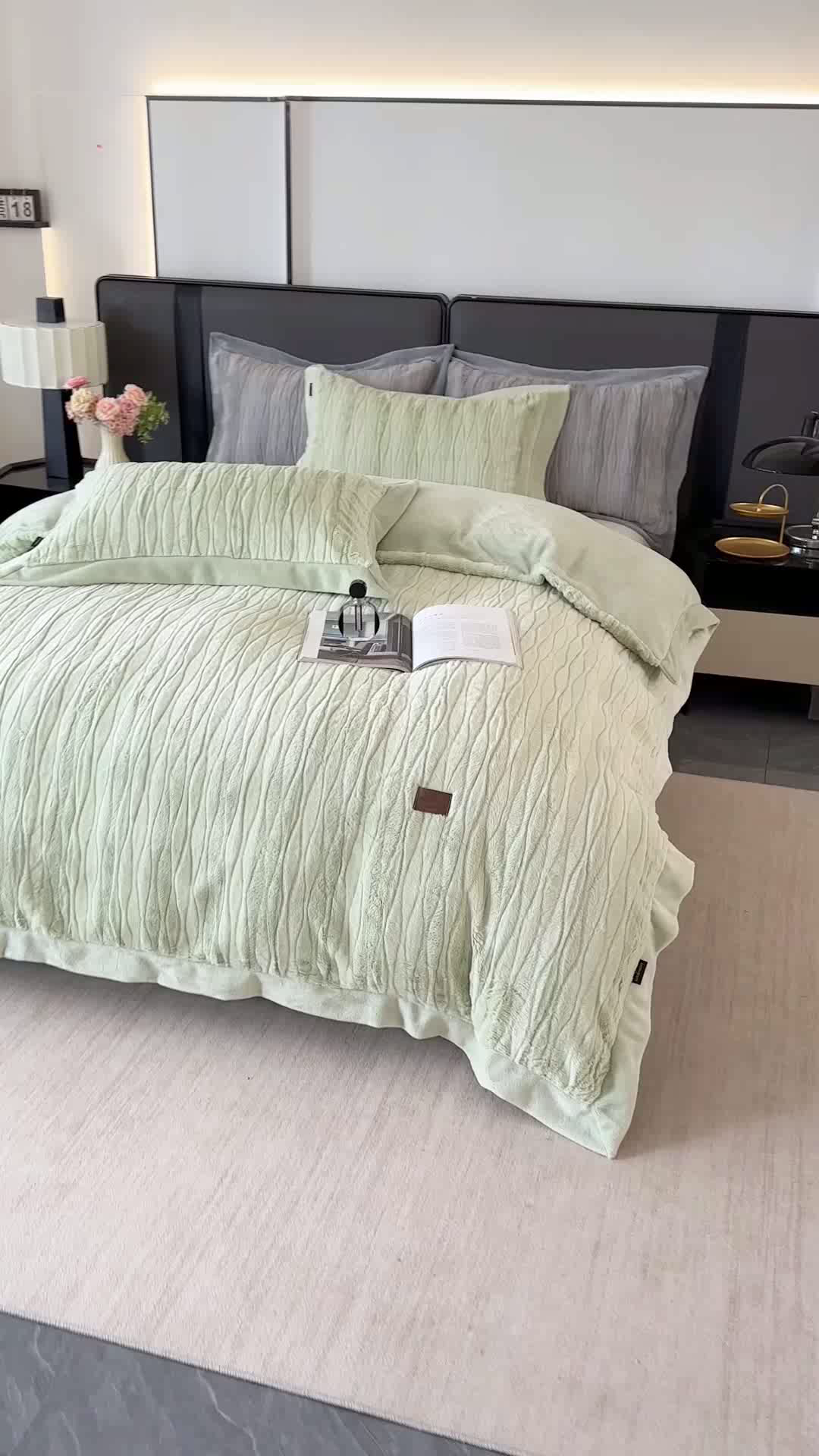 91家纺网 家纺一手货源 找家纺 太阳树 2025新款高克重兔毛绒牛奶绒四件套 海岸香颂—茶绿