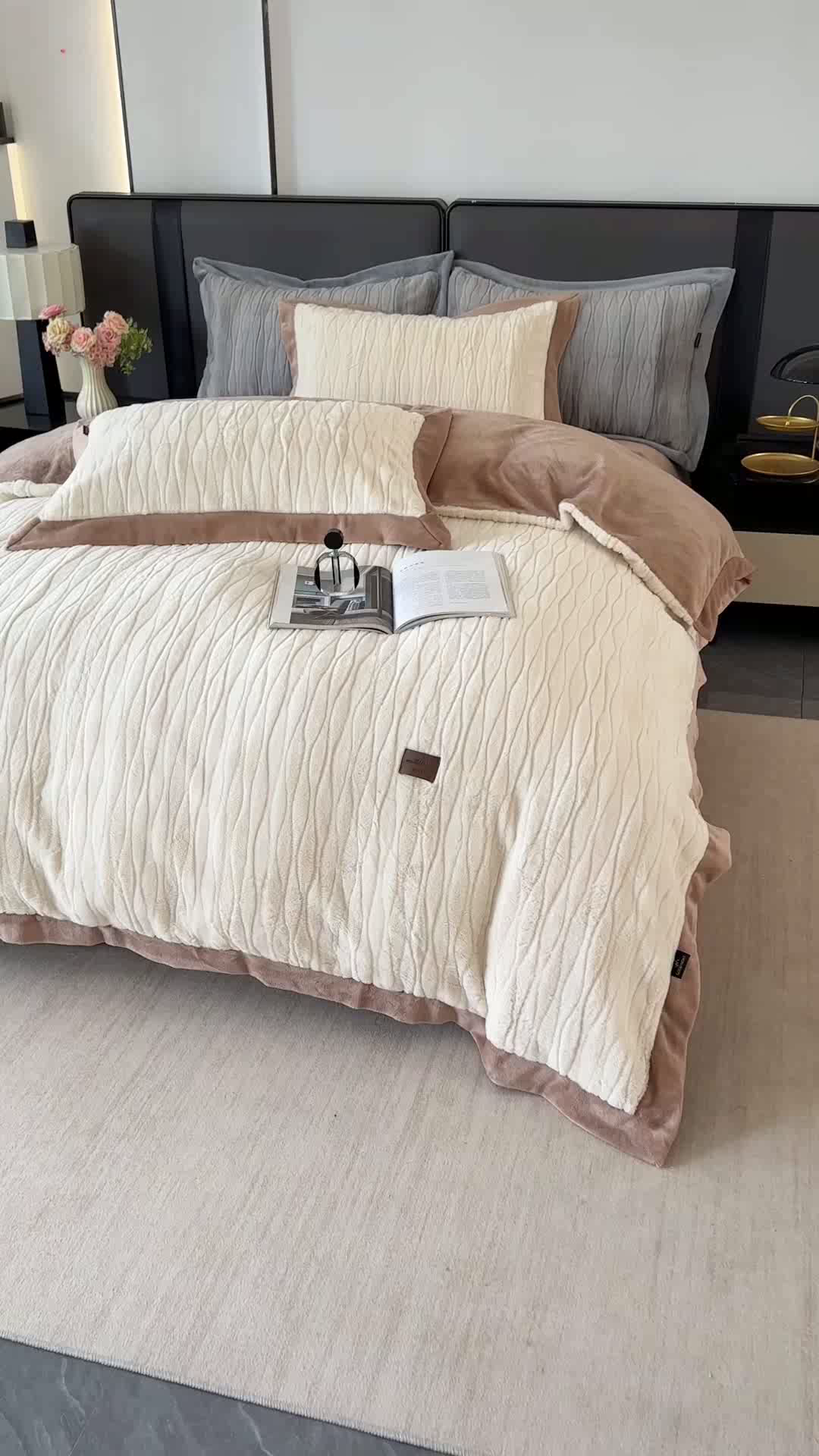 91家纺网 家纺一手货源 找家纺 太阳树 2025新款高克重兔毛绒牛奶绒四件套 海岸香颂—米黄