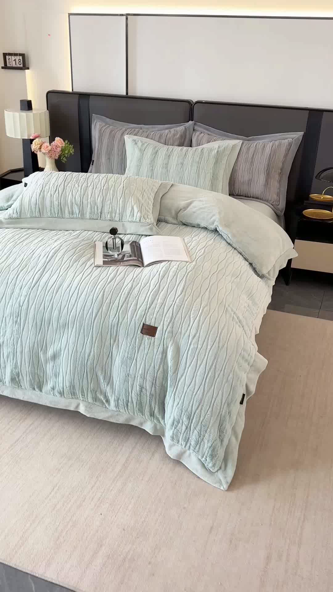 91家纺网 家纺一手货源 找家纺 太阳树 2025新款高克重兔毛绒牛奶绒四件套 海岸香颂—青草绿