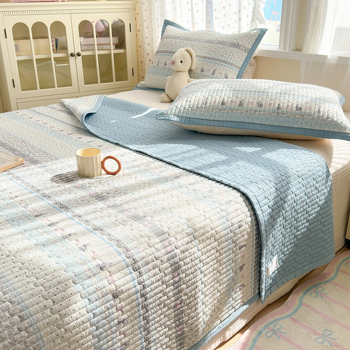 91家纺网 家纺一手货源 找家纺 美优兰 2025新款双面全棉水洗床盖 蓝汐