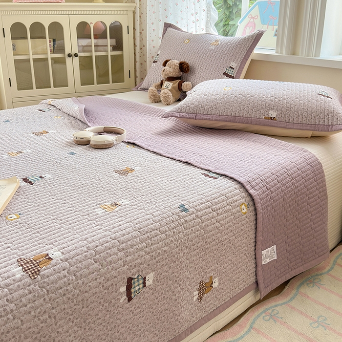 91家纺网 家纺一手货源 找家纺 美优兰 2025新款双面全棉水洗床盖 塔班熊