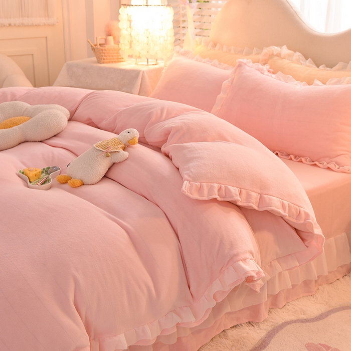 91家纺网 家纺一手货源 找家纺 后庭寝室 2025新款韩式花边牛奶绒四件套-香香公主系列 香香公主-嫩玉