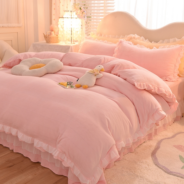 91家纺网 家纺一手货源 找家纺 后庭寝室 2025新款韩式花边牛奶绒四件套-香香公主系列 香香公主-嫩玉