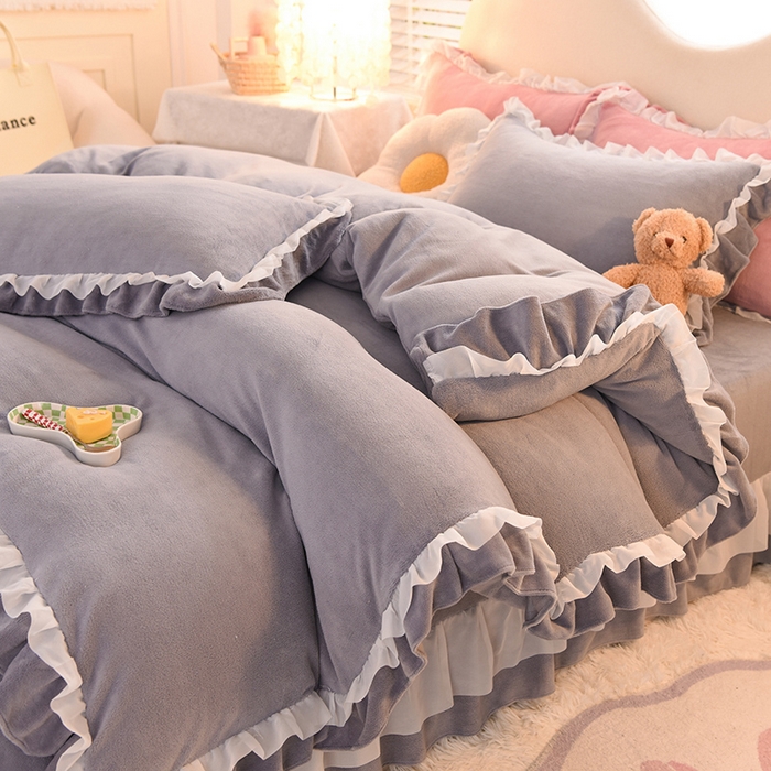 91家纺网 家纺一手货源 找家纺 后庭寝室 2025新款韩式花边牛奶绒四件套-香香公主系列 香香公主-浅灰