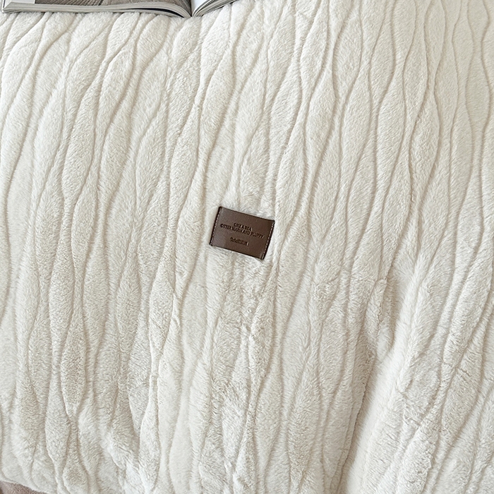 91家纺网 家纺一手货源 找家纺 太阳树 2025新款高克重兔毛绒牛奶绒四件套 海岸香颂—米黄