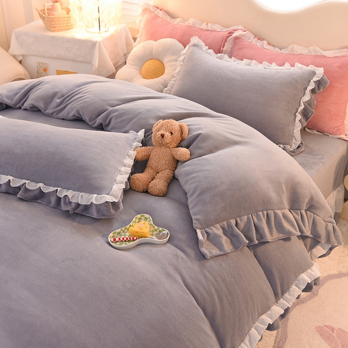 91家纺网 家纺一手货源 找家纺 后庭寝室 2025新款韩式花边牛奶绒四件套-香香公主系列 香香公主-浅灰