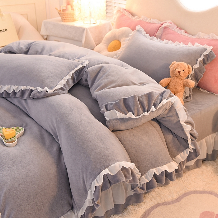 91家纺网 家纺一手货源 找家纺 后庭寝室 2025新款韩式花边牛奶绒四件套-香香公主系列 香香公主-浅灰