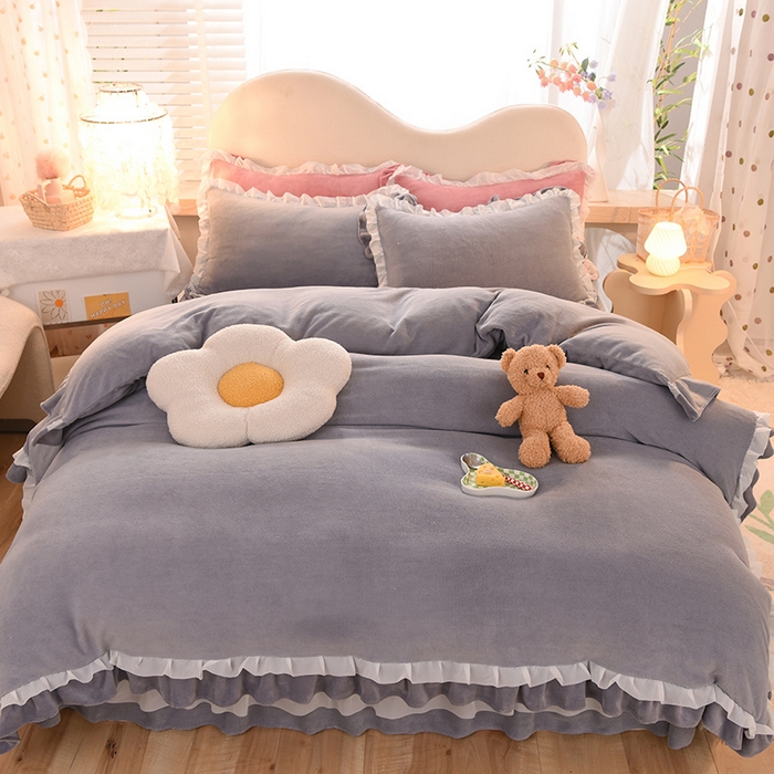 91家纺网 家纺一手货源 找家纺 后庭寝室 2025新款韩式花边牛奶绒四件套-香香公主系列 香香公主-浅灰