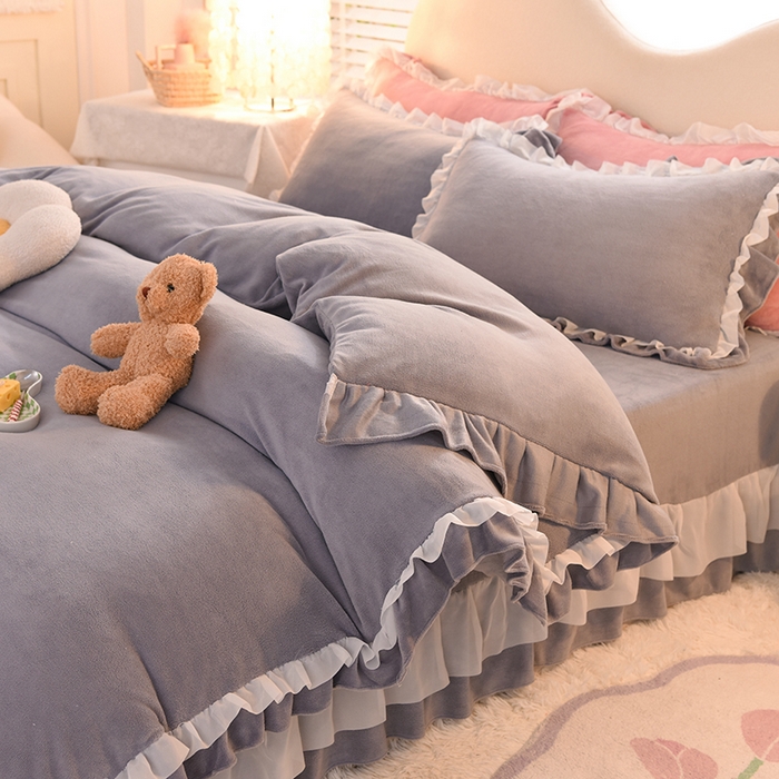 91家纺网 家纺一手货源 找家纺 后庭寝室 2025新款韩式花边牛奶绒四件套-香香公主系列 香香公主-浅灰