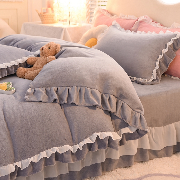 91家纺网 家纺一手货源 找家纺 后庭寝室 2025新款韩式花边牛奶绒四件套-香香公主系列 香香公主-浅灰