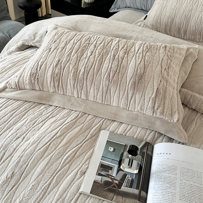 91家纺网 家纺一手货源 找家纺 太阳树 2025新款高克重兔毛绒牛奶绒四件套 海岸香颂—奶咖