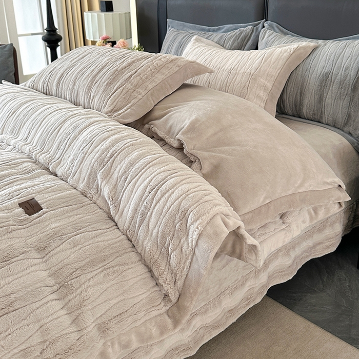 91家纺网 家纺一手货源 找家纺 太阳树 2025新款高克重兔毛绒牛奶绒四件套 海岸香颂—奶咖