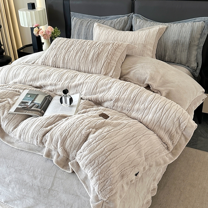 91家纺网 家纺一手货源 找家纺 太阳树 2025新款高克重兔毛绒牛奶绒四件套 海岸香颂—奶咖