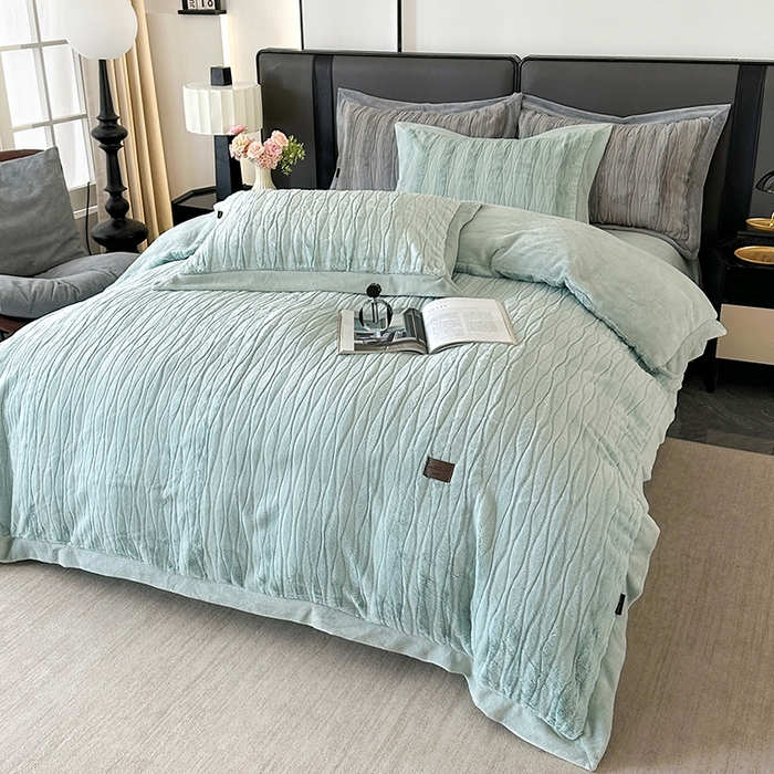 91家纺网 家纺一手货源 找家纺 太阳树 2025新款高克重兔毛绒牛奶绒四件套 海岸香颂—青草绿