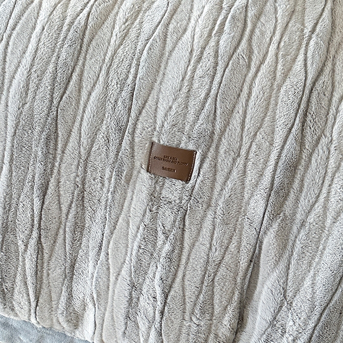 91家纺网 家纺一手货源 找家纺 太阳树 2025新款高克重兔毛绒牛奶绒四件套 海岸香颂—清澈灰