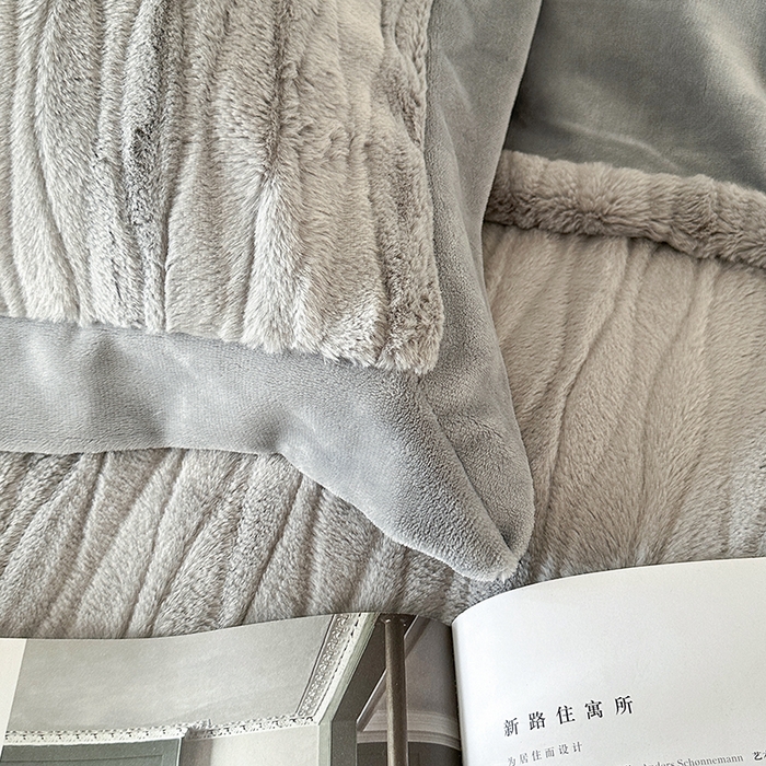 91家纺网 家纺一手货源 找家纺 太阳树 2025新款高克重兔毛绒牛奶绒四件套 海岸香颂—清澈灰