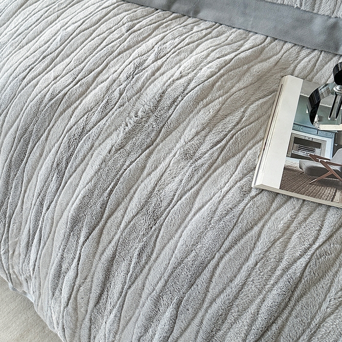 91家纺网 家纺一手货源 找家纺 太阳树 2025新款高克重兔毛绒牛奶绒四件套 海岸香颂—清澈灰