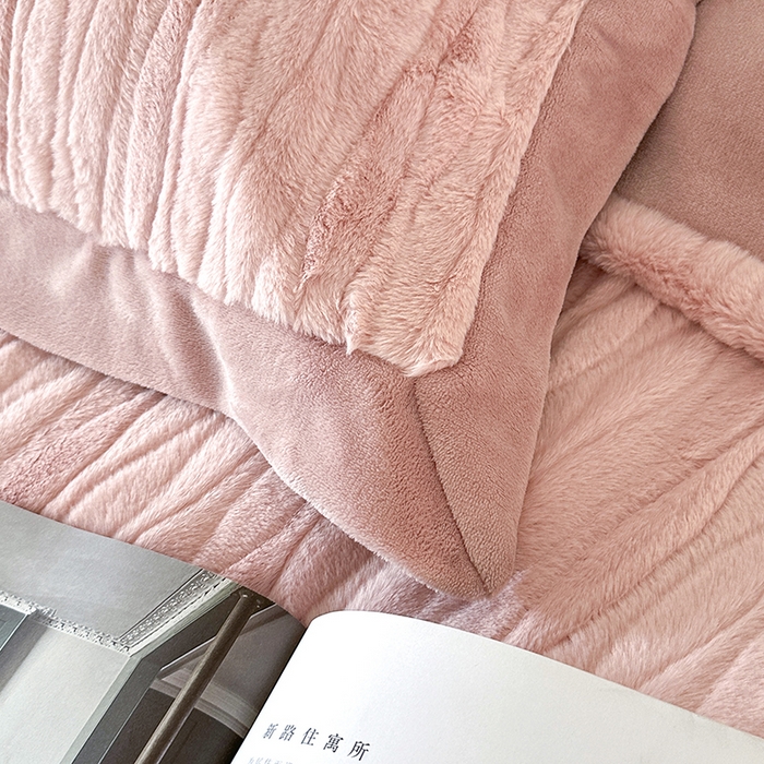 91家纺网 家纺一手货源 找家纺 太阳树 2025新款高克重兔毛绒牛奶绒四件套  海岸香颂—糖果粉