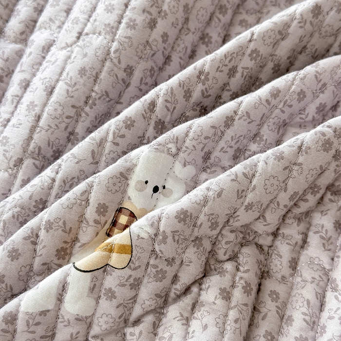 91家纺网 家纺一手货源 找家纺 美优兰 2025新款双面全棉水洗床盖 塔班熊