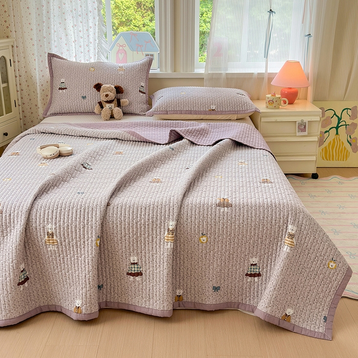 91家纺网 家纺一手货源 找家纺 美优兰 2025新款双面全棉水洗床盖 塔班熊