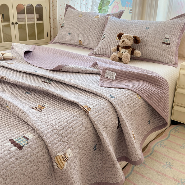 91家纺网 家纺一手货源 找家纺 美优兰 2025新款双面全棉水洗床盖 塔班熊