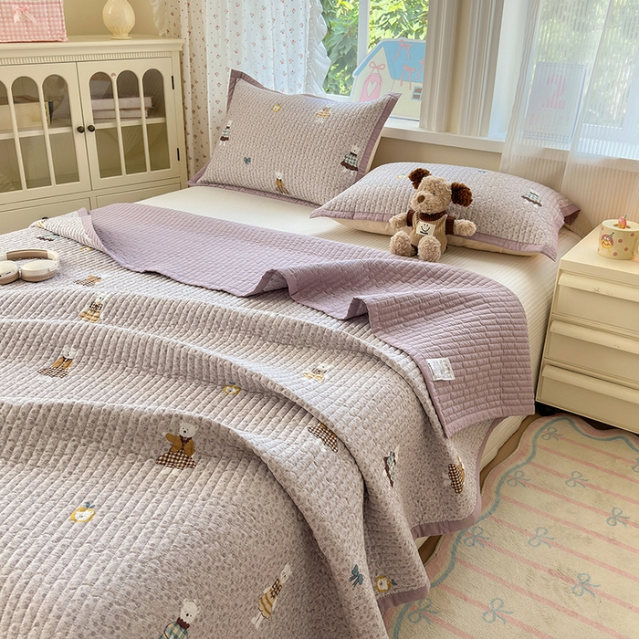 91家纺网 家纺一手货源 找家纺 美优兰 2025新款双面全棉水洗床盖 塔班熊