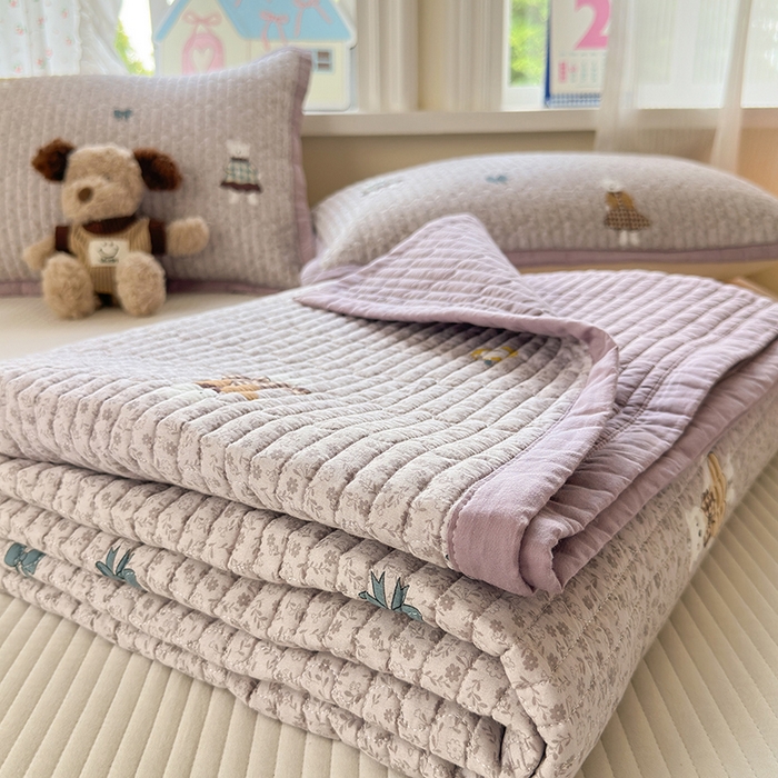 91家纺网 家纺一手货源 找家纺 美优兰 2025新款双面全棉水洗床盖 塔班熊