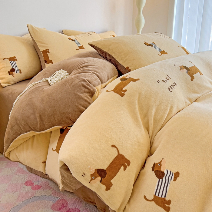 91家纺网 家纺一手货源 找家纺 麦瑞家纺 2025新款印花牛奶绒四件套跑量款 布朗狗