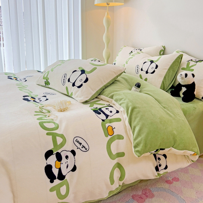 91家纺网 家纺一手货源 找家纺 麦瑞家纺 2025新款印花牛奶绒四件套跑量款 呆萌熊