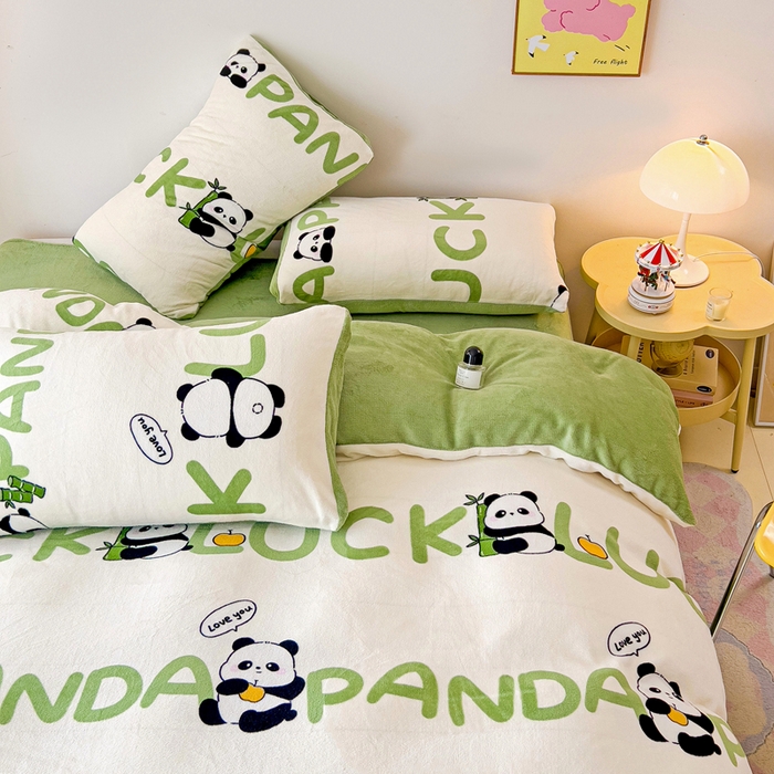 91家纺网 家纺一手货源 找家纺 麦瑞家纺 2025新款印花牛奶绒四件套跑量款 呆萌熊