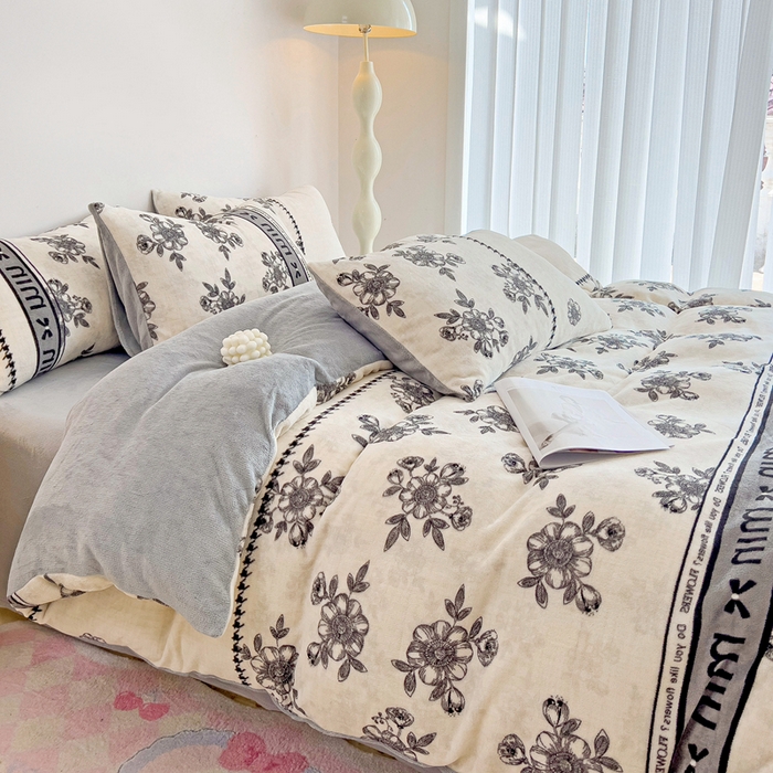 91家纺网 家纺一手货源 找家纺 麦瑞家纺 2025新款印花牛奶绒四件套跑量款 花季-灰