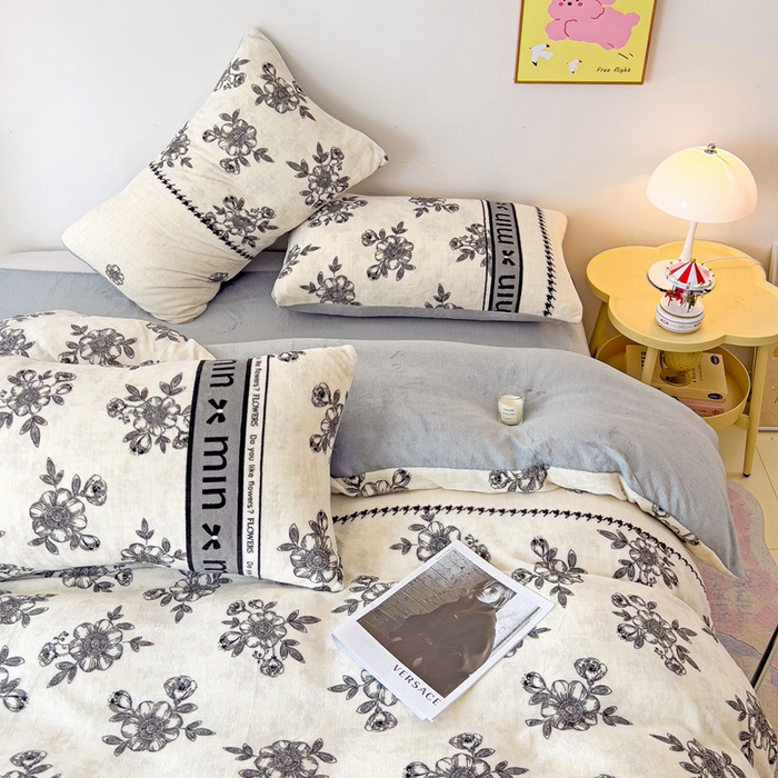 91家纺网 家纺一手货源 找家纺 麦瑞家纺 2025新款印花牛奶绒四件套跑量款 花季-灰