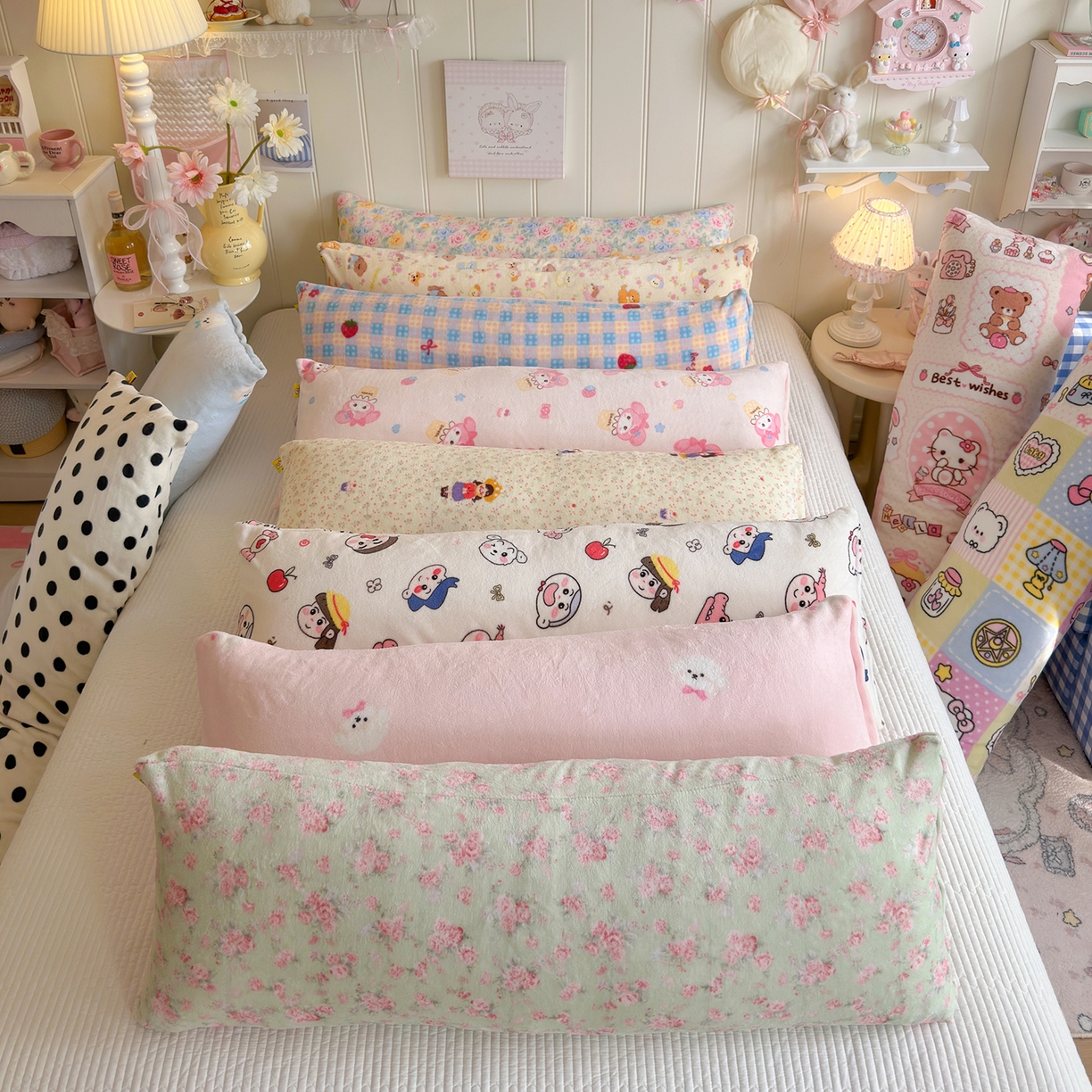 91家纺网 家纺一手货源 找家纺 罗亿家纺 2025新款牛奶绒长抱枕-助眠神器（小红书推荐） 暖fufu-鲜花岛