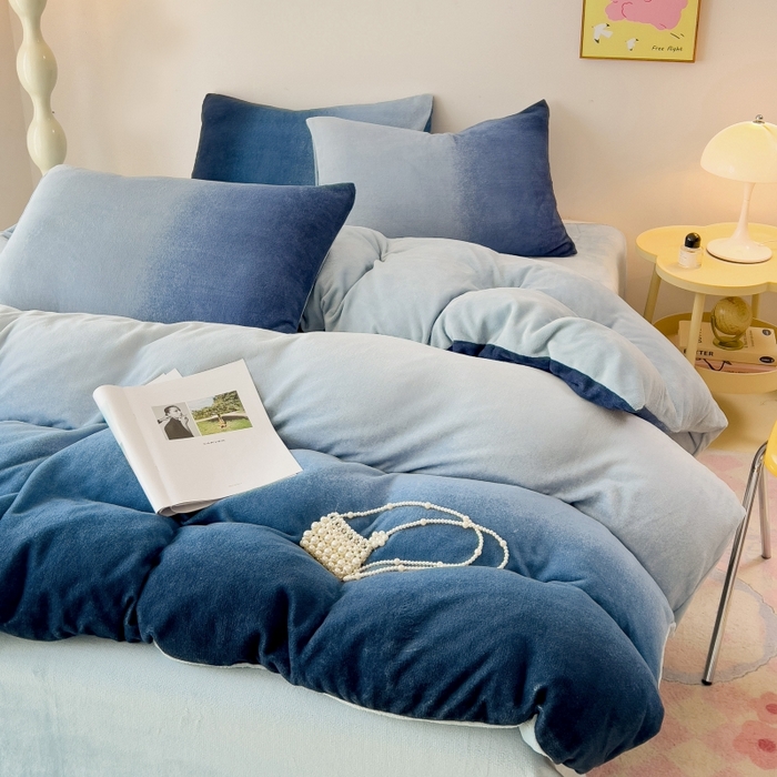 91家纺网 家纺一手货源 找家纺 麦瑞家纺 2025新款印花牛奶绒四件套跑量款 渐变-蓝