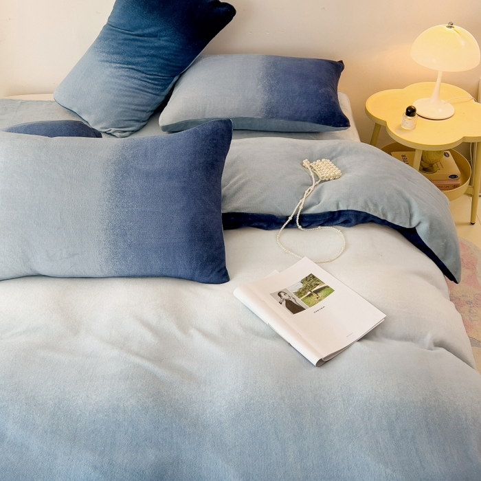 91家纺网 家纺一手货源 找家纺 麦瑞家纺 2025新款印花牛奶绒四件套跑量款 渐变-蓝