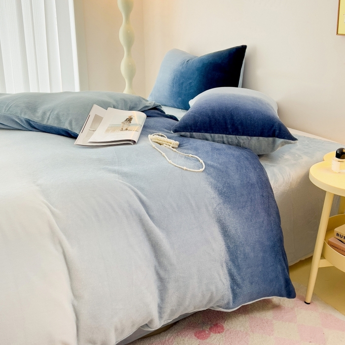 91家纺网 家纺一手货源 找家纺 麦瑞家纺 2025新款印花牛奶绒四件套跑量款 渐变-蓝