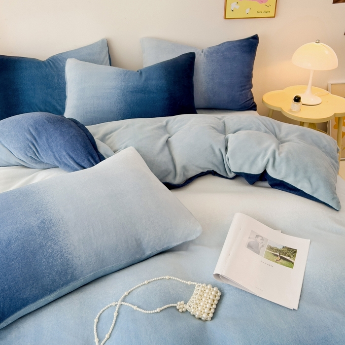 91家纺网 家纺一手货源 找家纺 麦瑞家纺 2025新款印花牛奶绒四件套跑量款 渐变-蓝