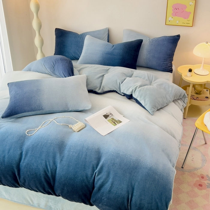 91家纺网 家纺一手货源 找家纺 麦瑞家纺 2025新款印花牛奶绒四件套跑量款 渐变-蓝