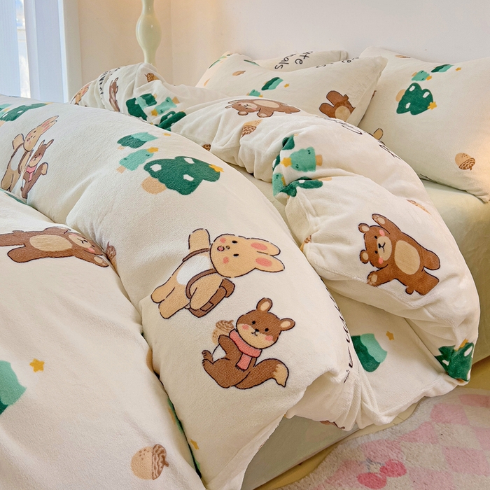 91家纺网 家纺一手货源 找家纺 麦瑞家纺 2025新款印花牛奶绒四件套跑量款 森林之旅