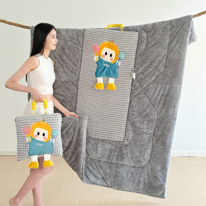 91家纺网 家纺一手货源 找家纺 古本家居 2025新款南瓜妹抱枕被 南瓜妹灰