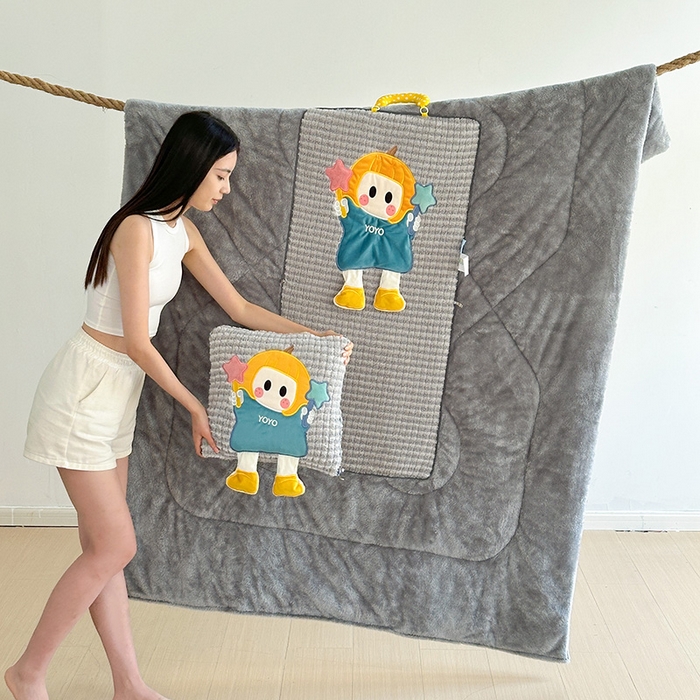 91家纺网 家纺一手货源 找家纺 古本家居 2025新款南瓜妹抱枕被 南瓜妹灰