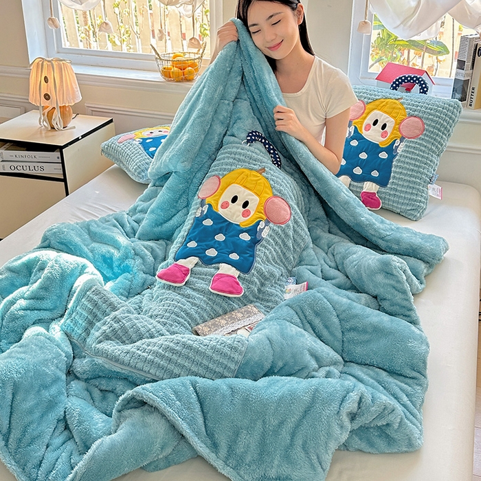 91家纺网 家纺一手货源 找家纺 古本家居 2025新款南瓜妹抱枕被 南瓜妹湖蓝