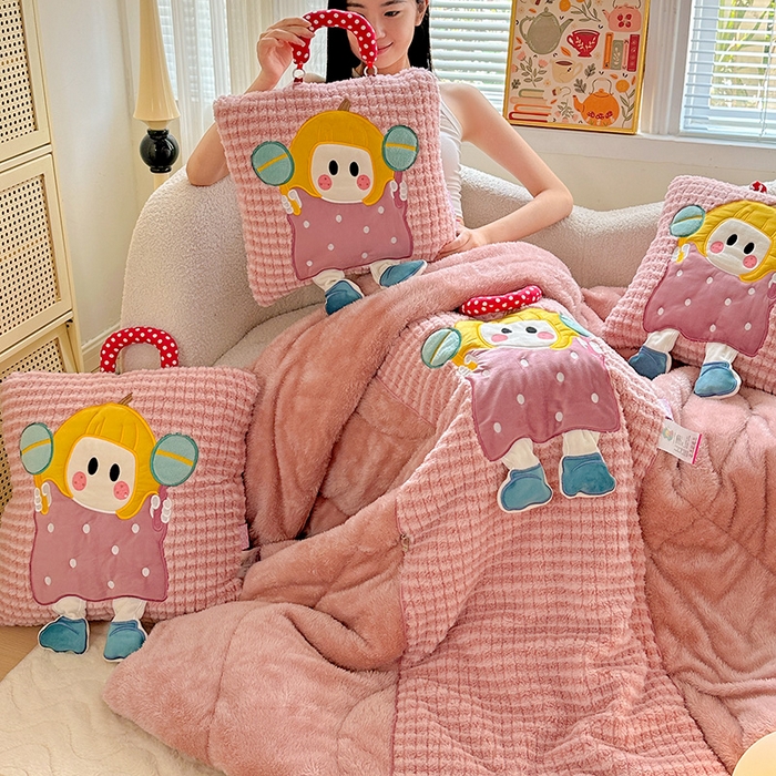 91家纺网 家纺一手货源 找家纺 古本家居 2025新款南瓜妹抱枕被 南瓜妹粉