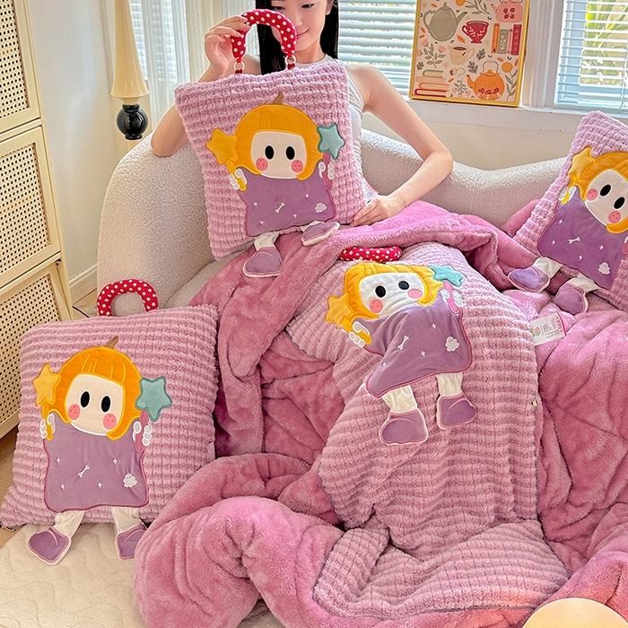 91家纺网 家纺一手货源 找家纺 古本家居 2025新款南瓜妹抱枕被 南瓜妹紫粉